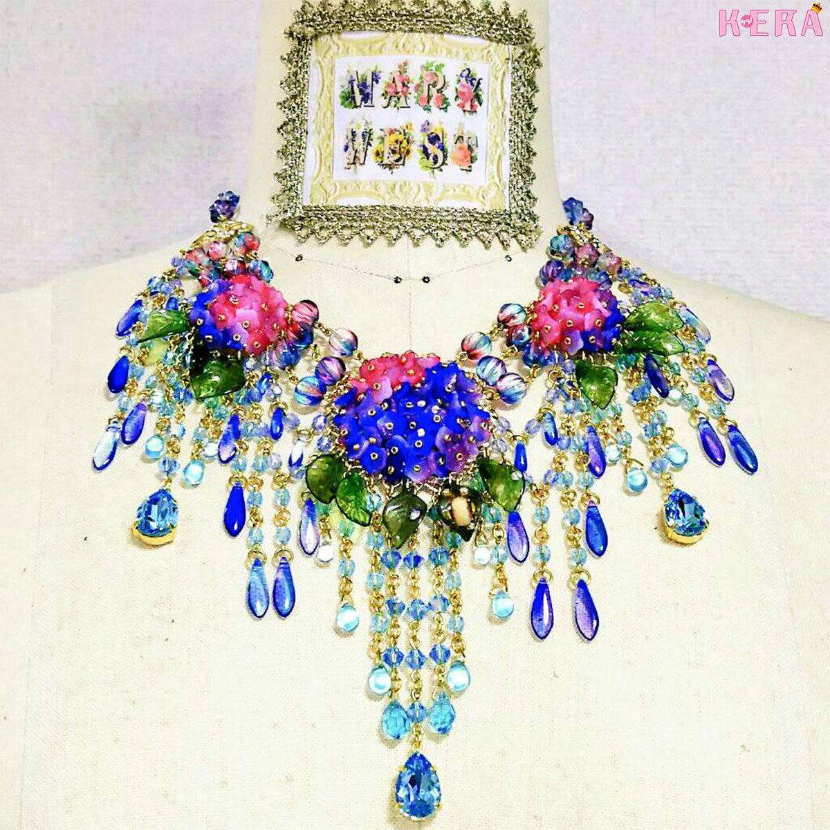 お姫様から女王様まで、ジャンル問わず豪華なデザインのネックレスを制作するmarywest☆