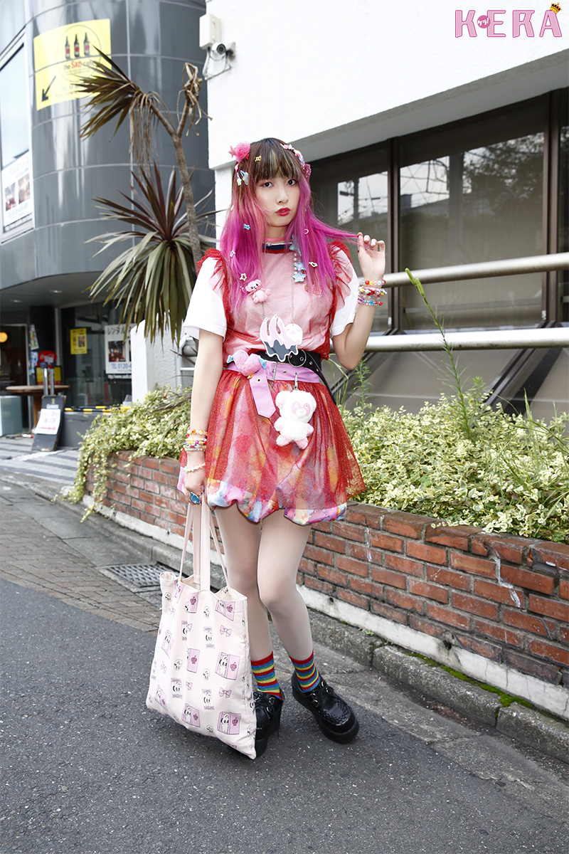 HARAJUKU STREET SNAP 117 赤とピンクが基調のビビッドなフェアリー系コーデ KERA STYLE [ケラ！スタイル]