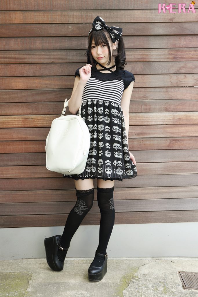 ケラ モの私服スナップ じゅらちゃんのファッション テーマは モノトーンコーデ Kera Style ケラ スタイル