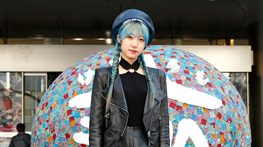 文化服装学院SNAP 001　ブルーのヘアを差し色にしたブラックコーデ