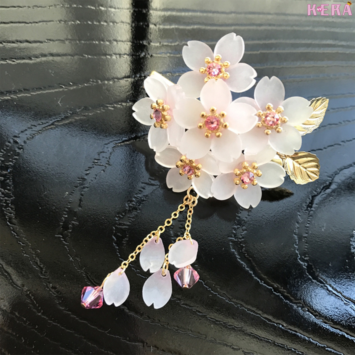 プラバンアクセのチープな印象を払拭するSuzuroのラグジュアリーな桜アクセサリー