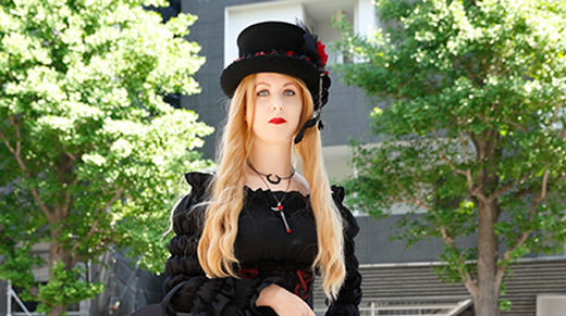 Gothic&Lolita SNAP 084　赤の差し色やコウモリのバッグで吸血鬼をイメージ