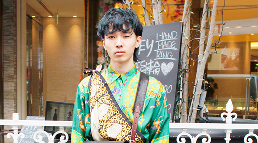 OSAKA STREET SNAP 343　カラフルなシャツとスカーフで東南アジアの民族衣装をイメージ
