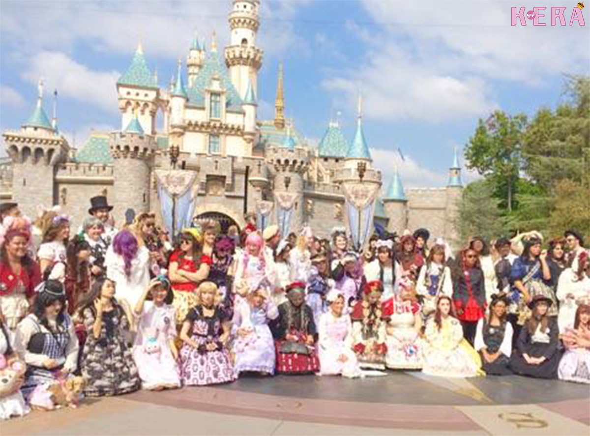Trick or Treat: Halloween Fashion at Disneyland Lolita Day  トリック・オア・トリート、ディズニーランド・ロリータデイのハロウィン・ファッション（from USA,　カリフォルニア、アナハイムからお届けします！）
